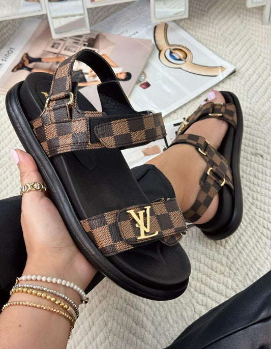 SANDALIAS DE LUJO LV QUE ELEVAN CUALQUIER LOOK