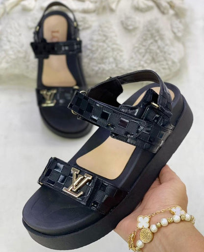 SANDALIAS DE LUJO LV QUE ELEVAN CUALQUIER LOOK